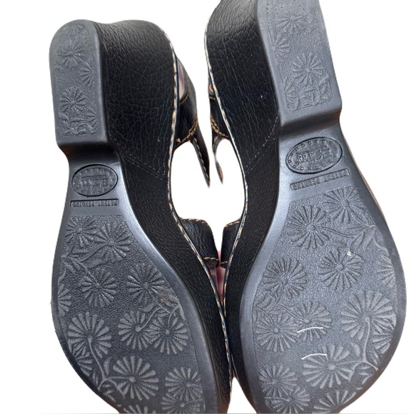 Women’s Black Leather Sandals - Picture 4 of 5